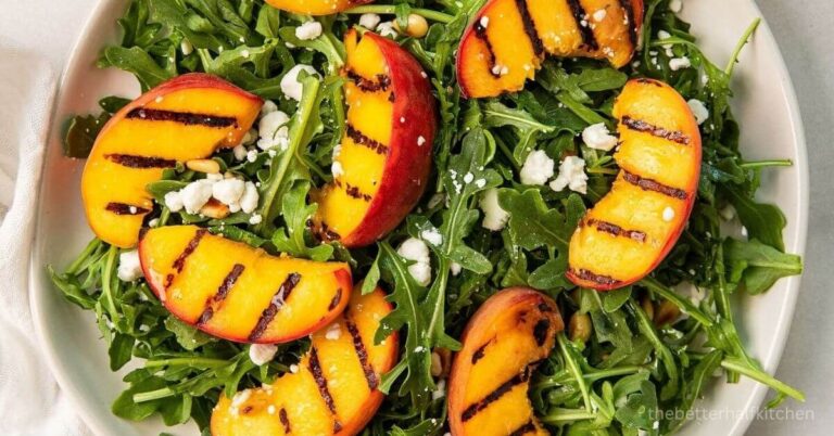 Grilled peaches salad